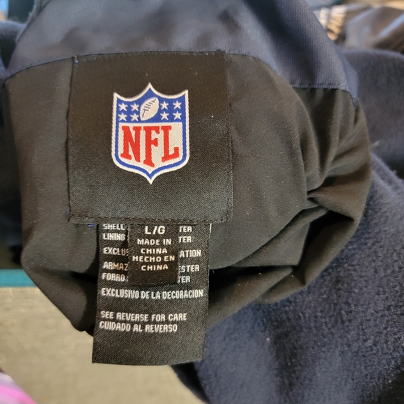 Seattle Seahawks Reversable Vest; Size LARGE - Picture 7 of 8